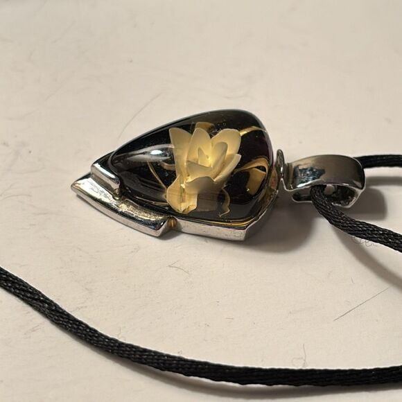 Black crafted glass floral pendant with reverse etched design on black cord - Picture 6 of 7